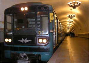 На "Чернышевской" поезд отправили в депо из-за поломки дверей
