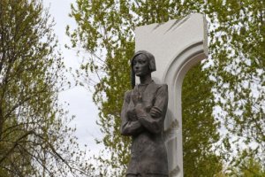 Вчера в Невском районе города открылся памятник Ольге Берггольц