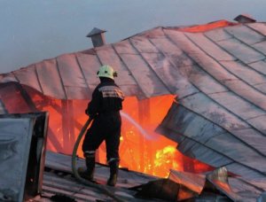 Минувшей ночью в жилом доме на Невском проспекте горел чердак 