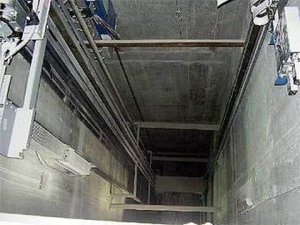 На проспекте Науки рухнул лифт, пострадали двое