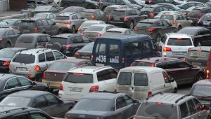 На КАДе и Пулковском шоссе скопили огромные пробки из-за ремонтных работ