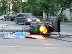 На проспекте Художников произошло ДТП с участием светофора