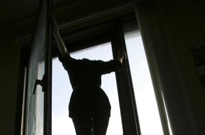 В Петербурге воспитанница детского дома выпрыгнула из окна седьмого этажа